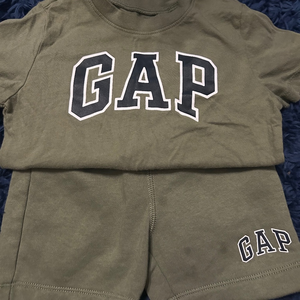 GAP - Picture 1 of 1